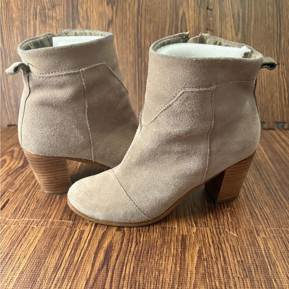 TOMS Tan Suede Ankle Boots | 7
